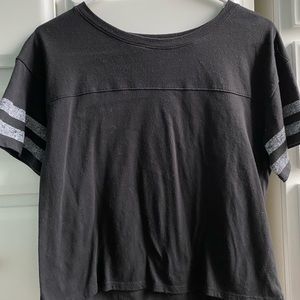 Black cropped tee